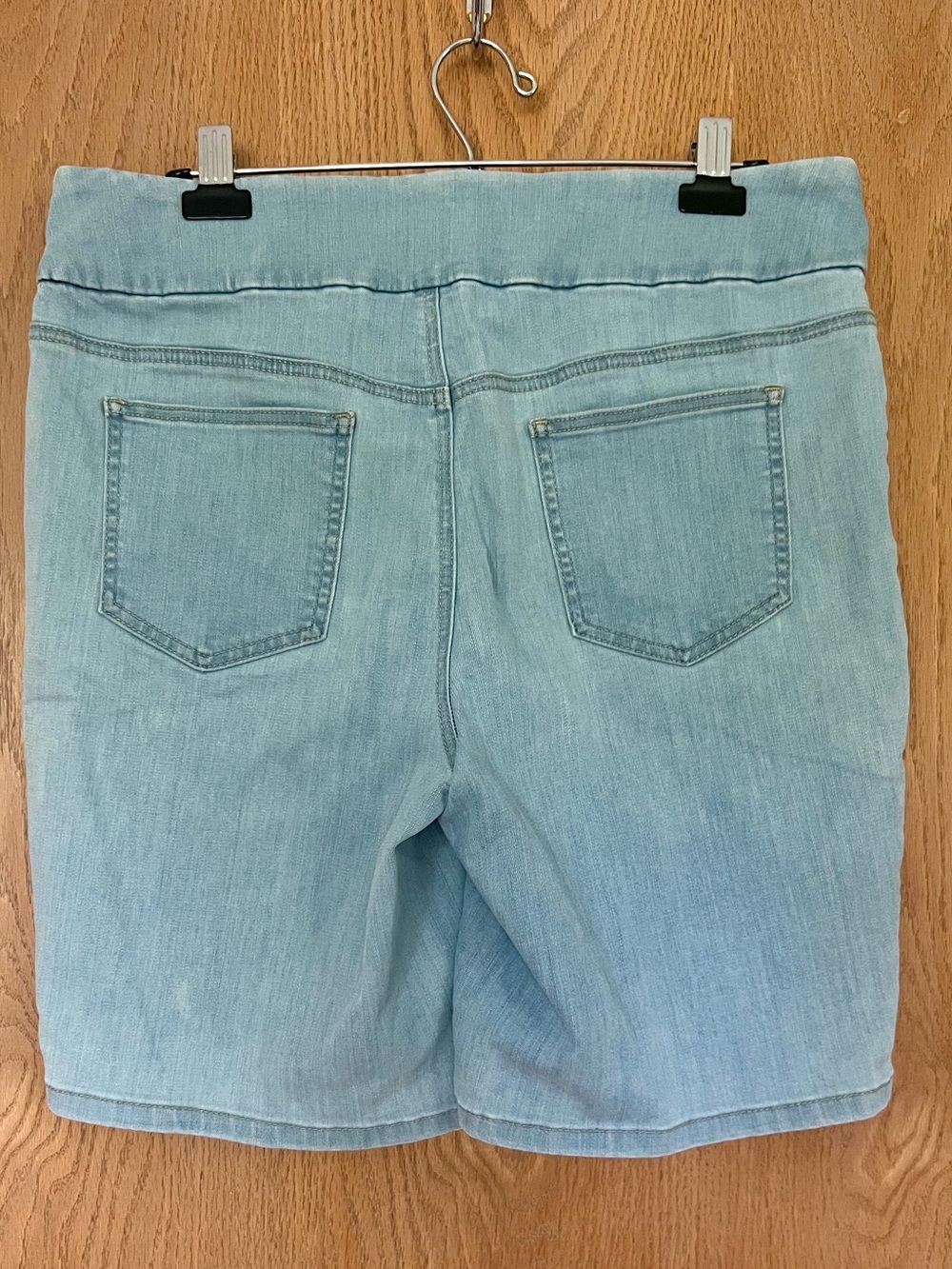 Chico's Perfect Stretch Soft Jegging Short size 10 - Picture 5 of 7
